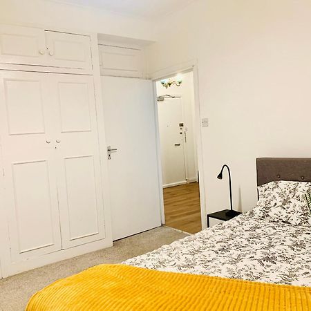 Cosy 2 Bedroom Apartment In Swiss Cottage. Londra Exterior foto