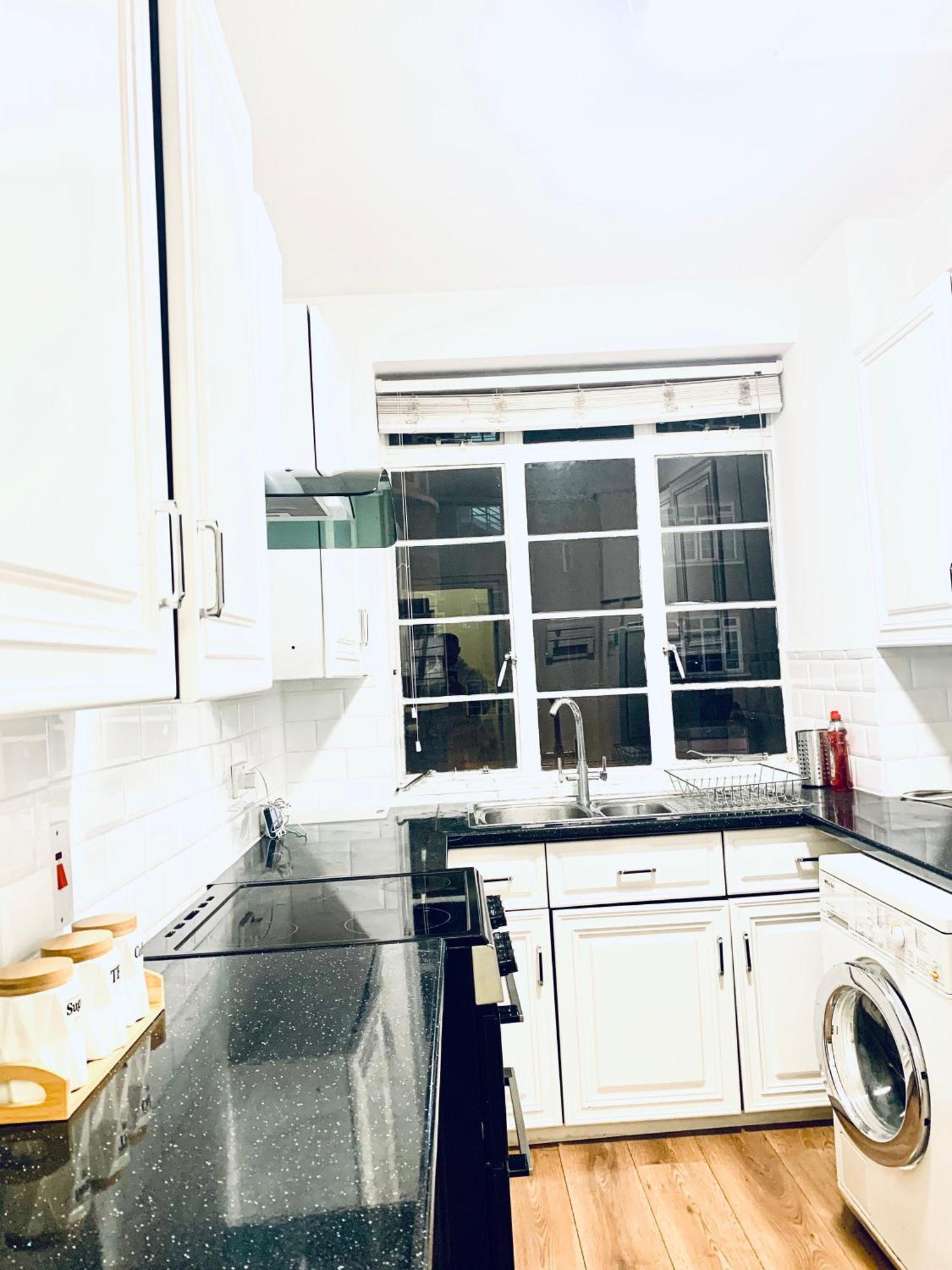 Cosy 2 Bedroom Apartment In Swiss Cottage. Londra Exterior foto