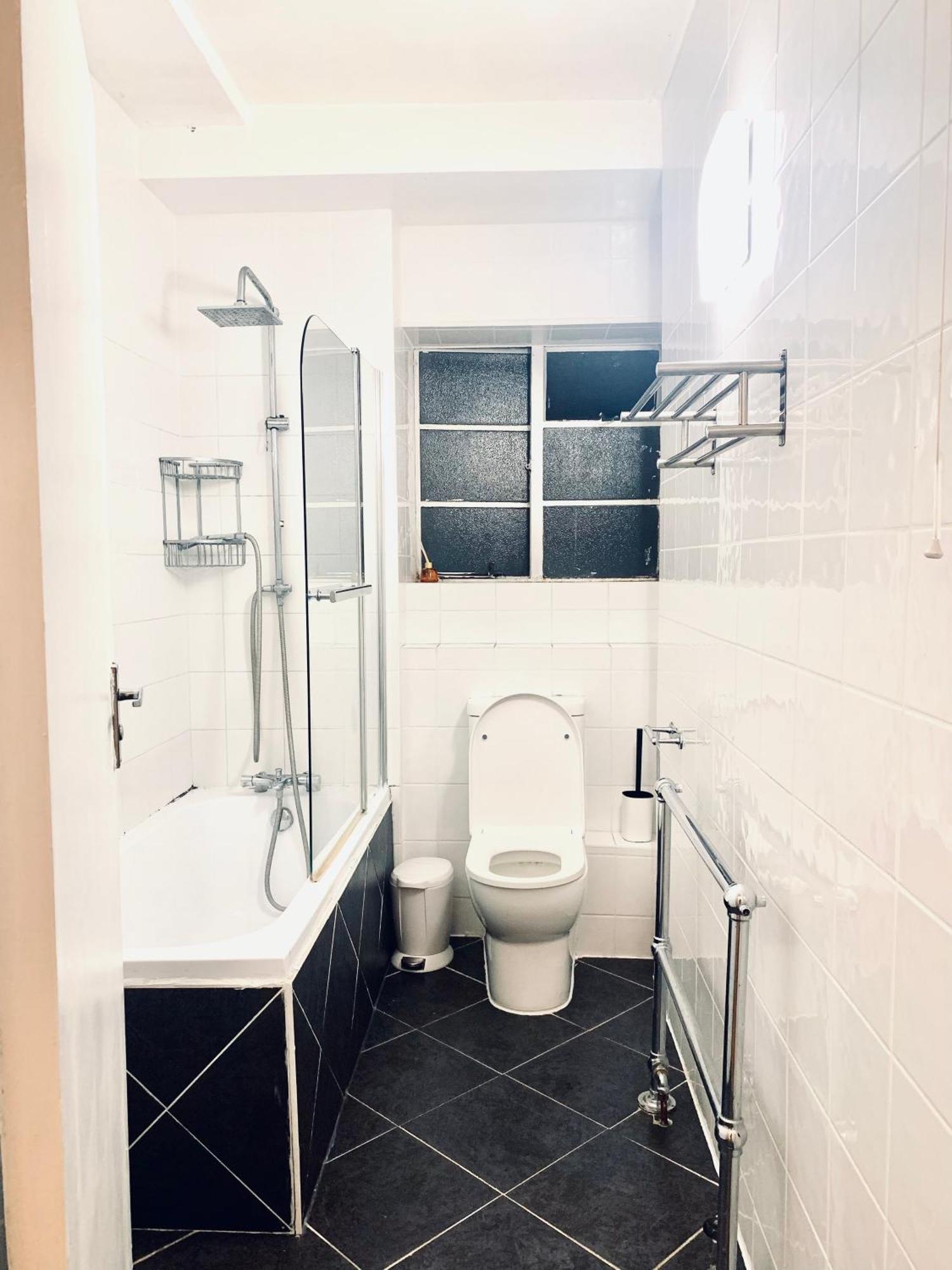 Cosy 2 Bedroom Apartment In Swiss Cottage. Londra Exterior foto