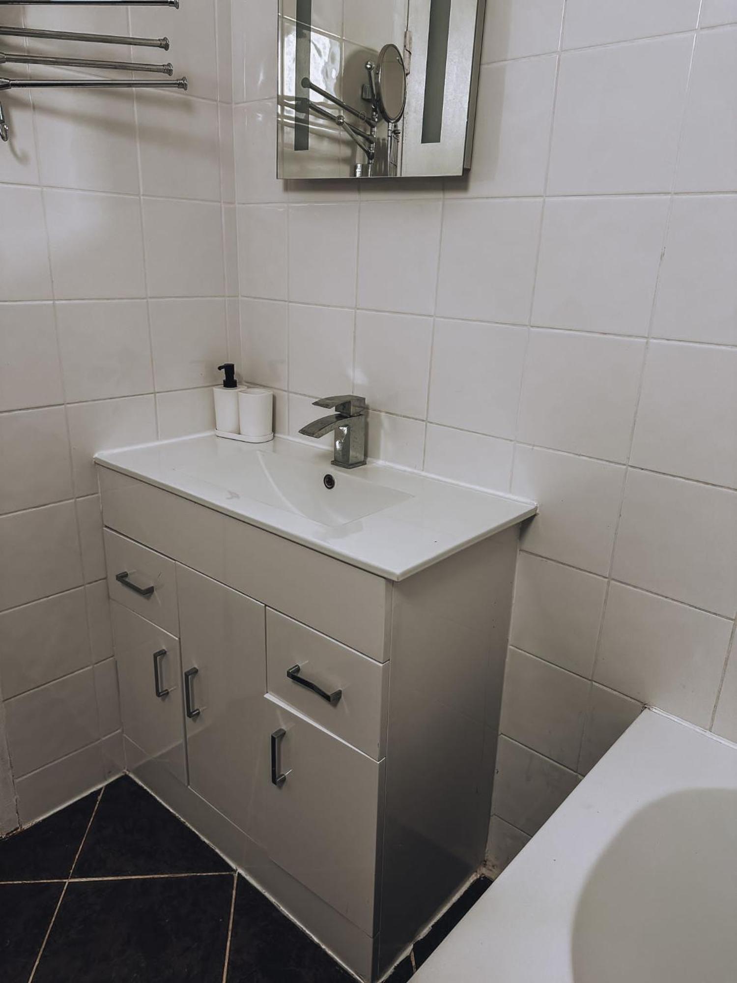 Cosy 2 Bedroom Apartment In Swiss Cottage. Londra Exterior foto